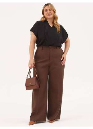 Principessa - Blusa Manga Curta Decote V em Crepe Plus Size Preto Nadira - PRINCIPESSA