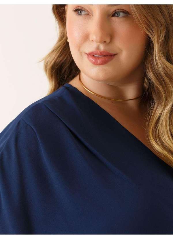 Principessa - Blusa Ombros Deslocados em Crepe Plus Size Marinho Lenira 5