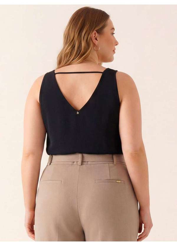 Principessa - Regata Decote V Preta Plus Size Caelia 4