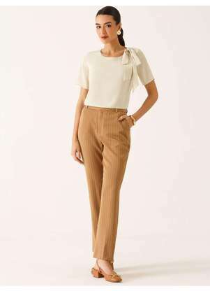 Principessa - Calça Alfaiataria Reta Regular em Viscose Listrada Camel Tatiele - PRINCIPESSA