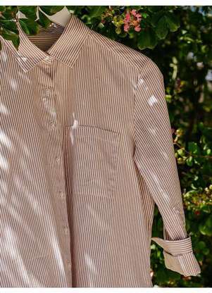 Principessa - Camisa Oversized Listrada Mocha Mousse e Off White Tauana - PRINCIPESSA