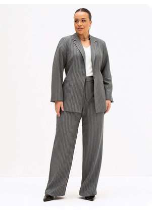 Principessa - Blazer Intermediario em Alfaiataria Plus Size Risca de Giz Inaya - PRINCIPESSA