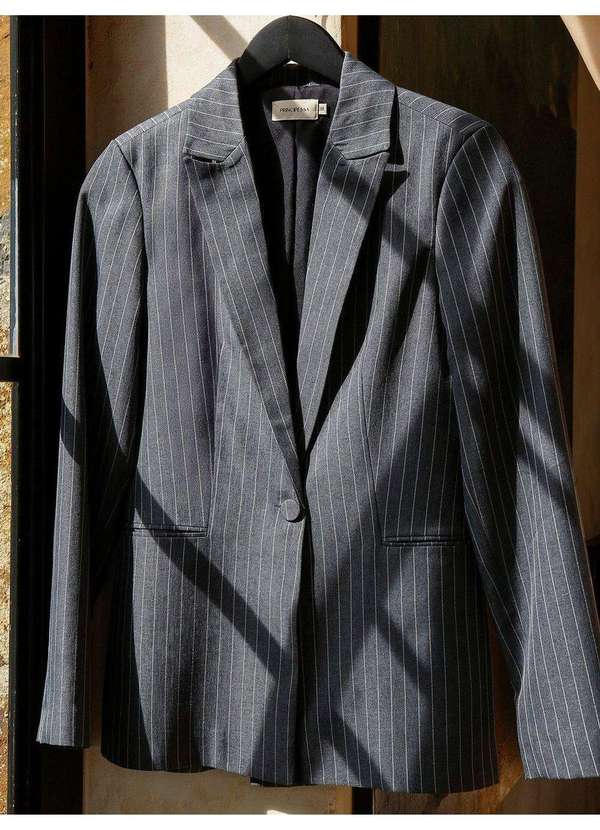 Principessa - Blazer Intermediario em Alfaiataria Plus Size Risca de Giz Inaya 3