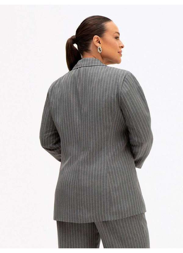 Principessa - Blazer Intermediario em Alfaiataria Plus Size Risca de Giz Inaya 5