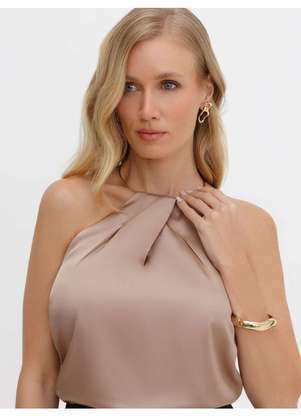 Principessa - Regata Nude com Colar Rígido Dourado na Gola Rochelle - PRINCIPESSA
