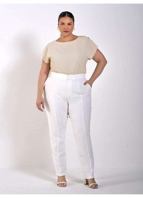 Principessa - Blusa com Decote Canoa Plus Size Mocha Mousse Niceia