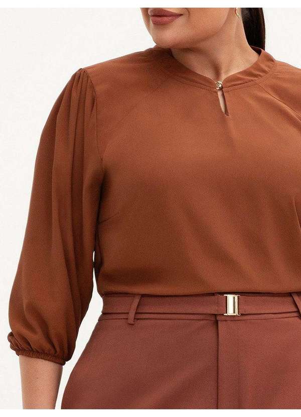 Principessa - Blusa Manga 7/8 em Crepe Plus Size Marrom Ferrugem Mika 2