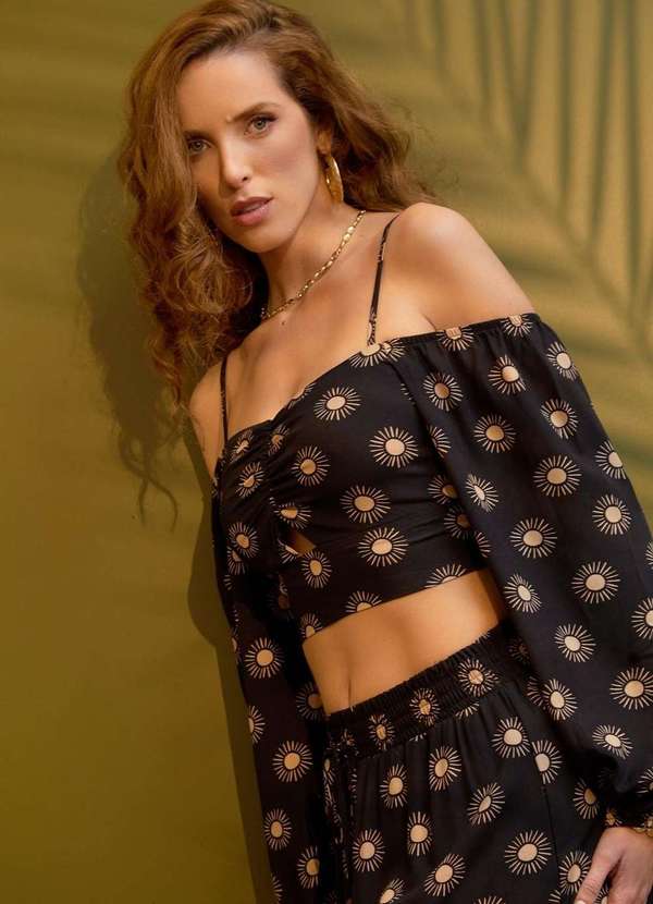 Blusa Cropped Ombro a Ombro em Viscose Estampada Magia do Sol