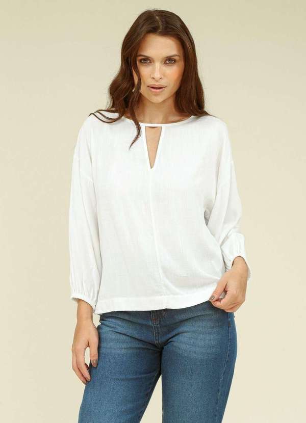 Pop Me - Blusa em Viscolinho com Abertura Decote Manga 7/8 Branco