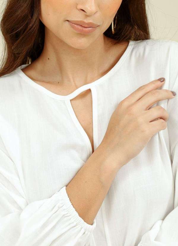 Pop Me - Blusa em Viscolinho com Abertura Decote Manga 7/8 Branco 3