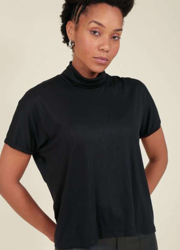 Pop Me - Blusa Malha com Gola Alta Manga Curta Preto