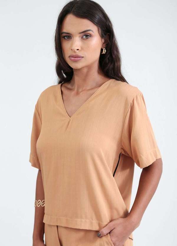 Pop Me - Blusa Manga Curta com Filete em Viscose Bege