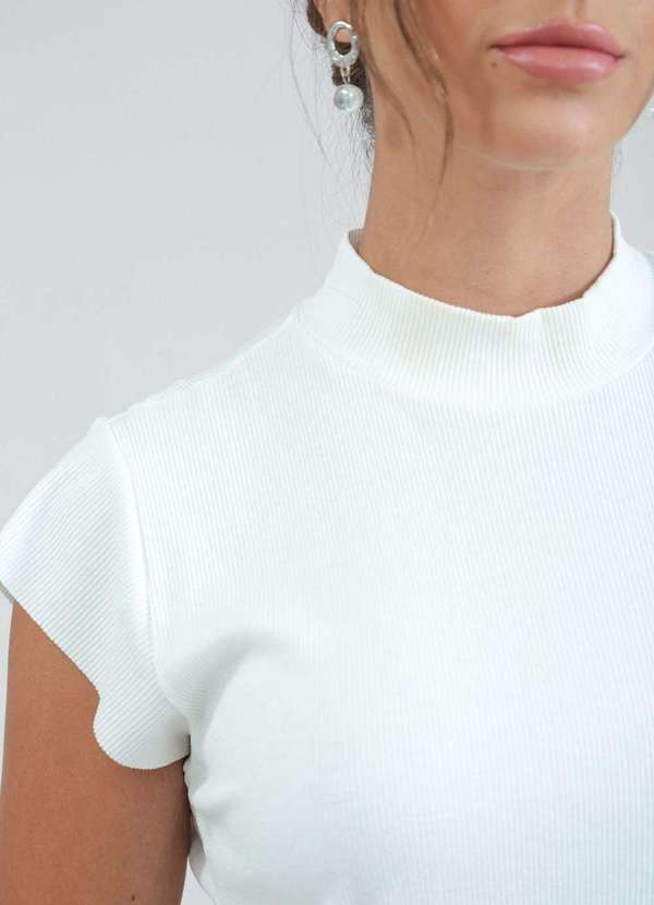 Pop Me - Blusa Manga Curta em Malha Canelada Gola Alta Branco 3