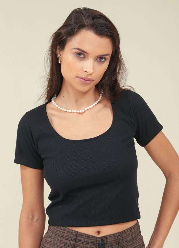 Pop Me - Blusa Ribana Canelada Manga Curta Decote U Preto