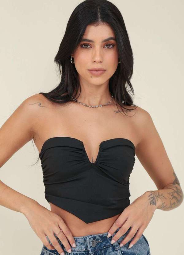 Pop Me - Cropped em Malha com Abertura no Decote e Franzido Lateral Preto