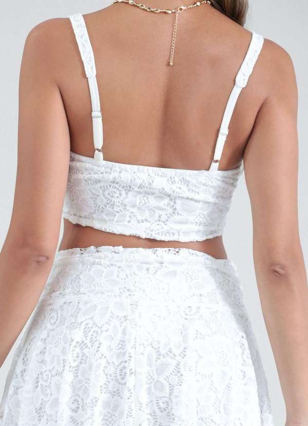 Pop Me - Cropped em Malha Rendada sem Mangas Abertura Decote Branco 2