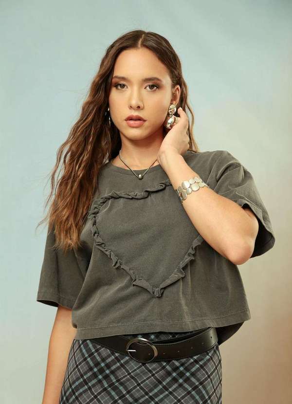 Pop Me - T-Shirt em Meia Malha Estonada com Coracao Babado Cinza