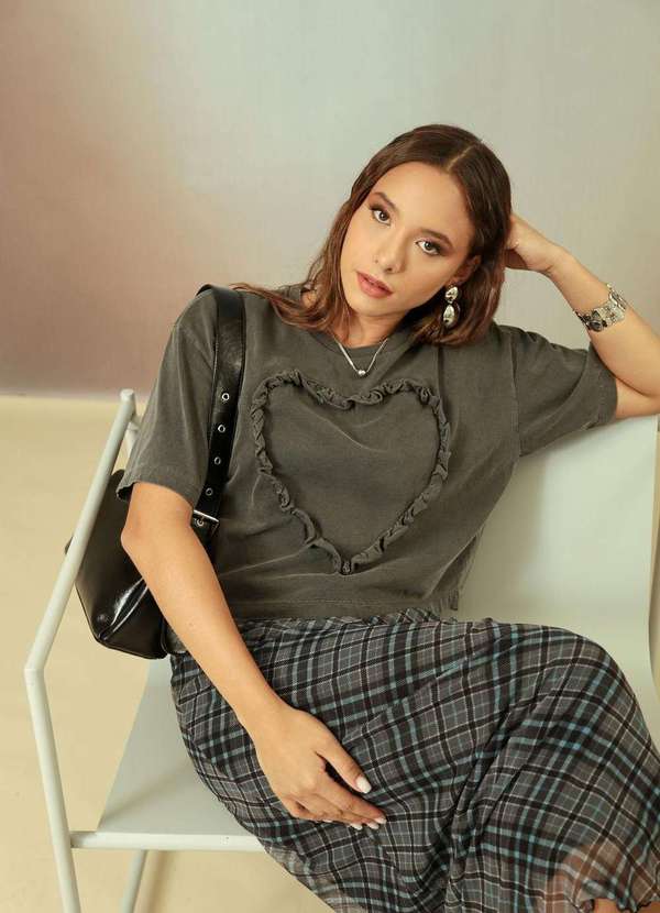 Pop Me - T-Shirt em Meia Malha Estonada com Coracao Babado Cinza 3