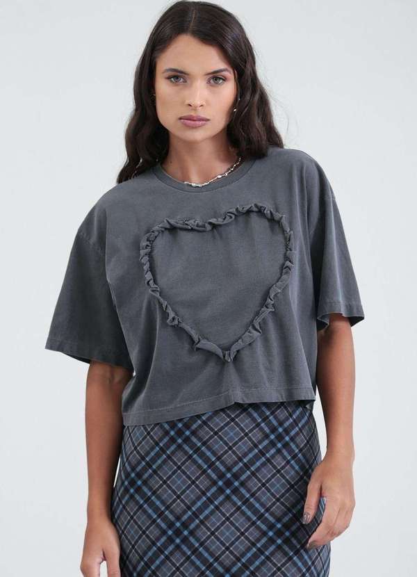 Pop Me - T-Shirt em Meia Malha Estonada com Coracao Babado Cinza 4