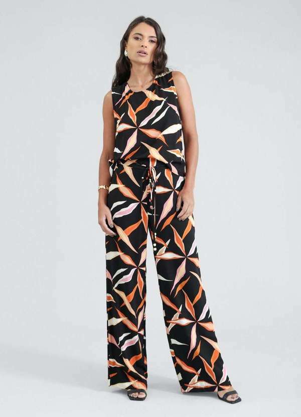 Pop Me - Calca Wide Leg em Viscose Estampa Folhagens Color Preto