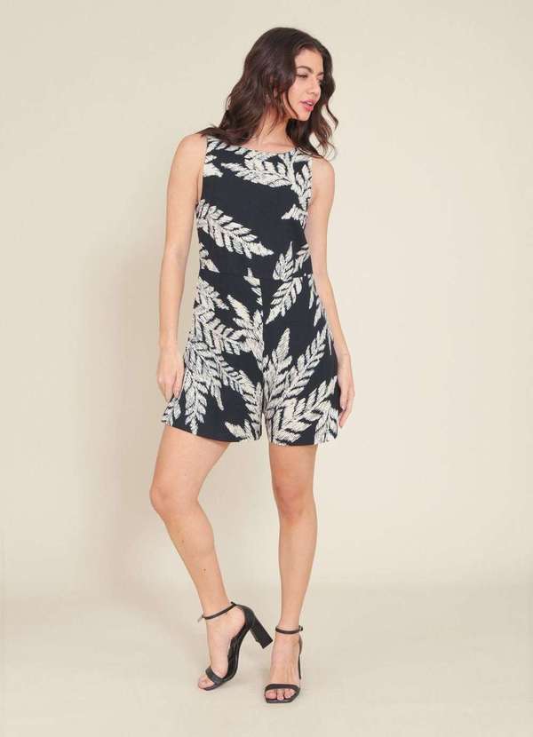 Pop Me - Macaquinho em Viscose sem Manga Bolso Estampa Selva Preto