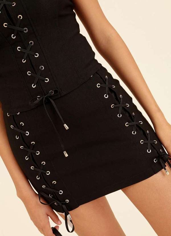 Pop Me - Saia Curta Reta em Bengaline com Ilhos Preto 2