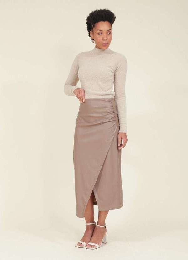 Pop Me - Saia Midi em Pu com Transpasse e Franzido Lateral Marrom