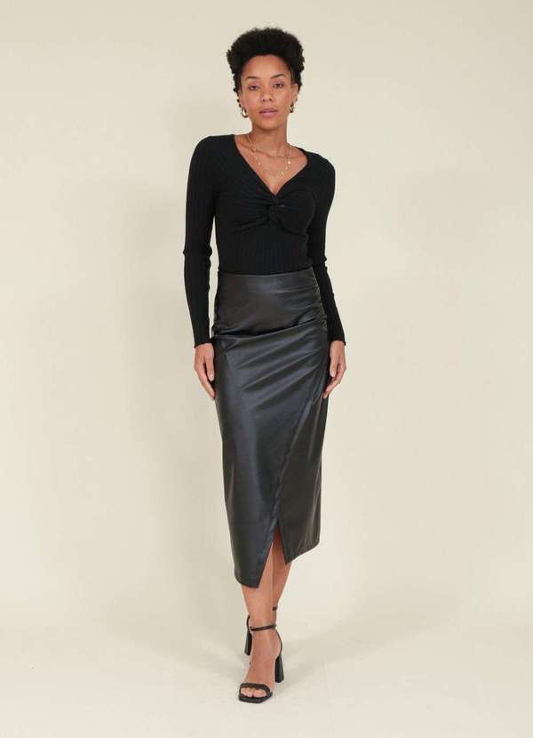 Pop Me - Saia Midi em Pu com Transpasse e Franzido Lateral Preto