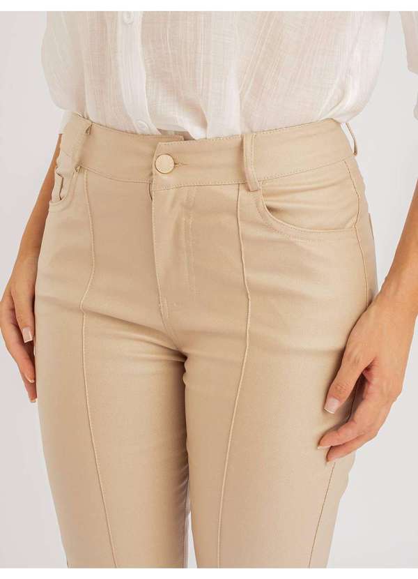 Susie Modas - Calça Susie Resinada com Nervura Feminina Bege 4