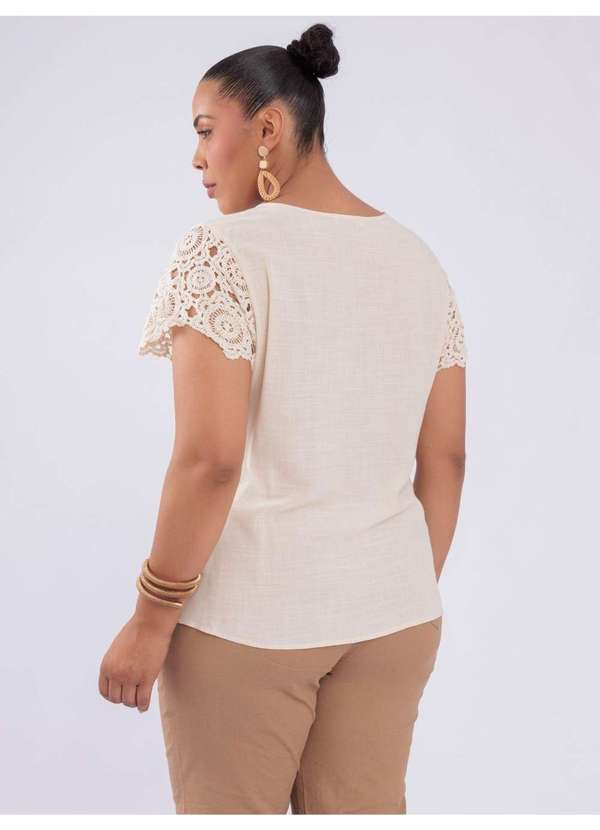 Susie Modas - Blusa Bordada Gola e Ombro Bege 3