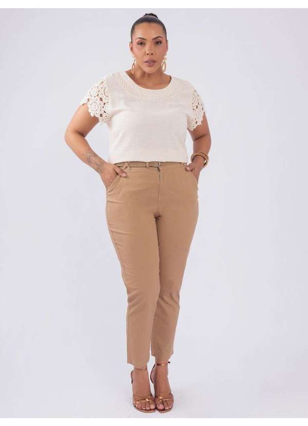 Susie Modas - Blusa Bordada Gola e Ombro Bege 5