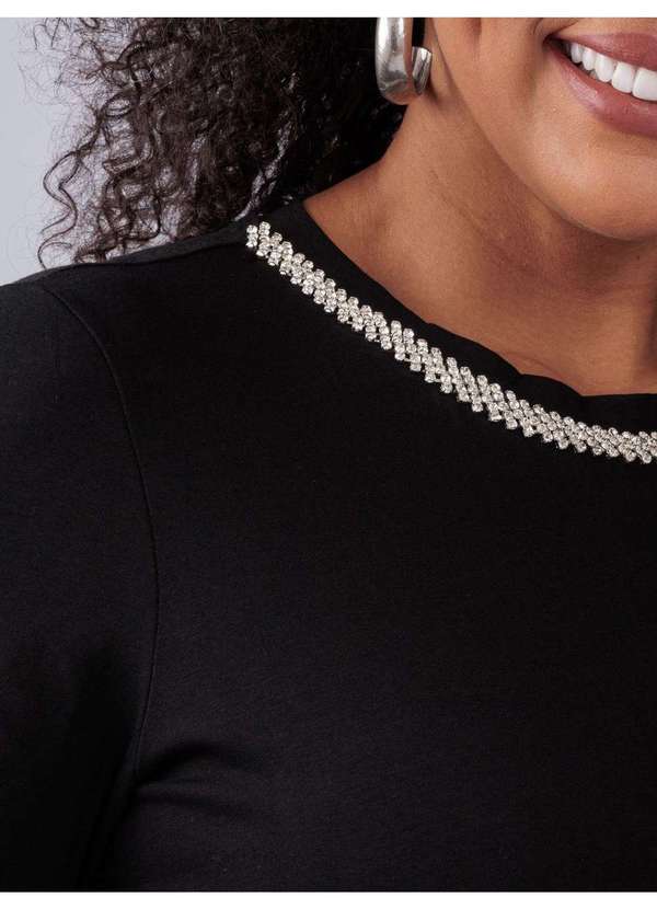 Susie Modas - T-Shirt Gola Strass Preto 3