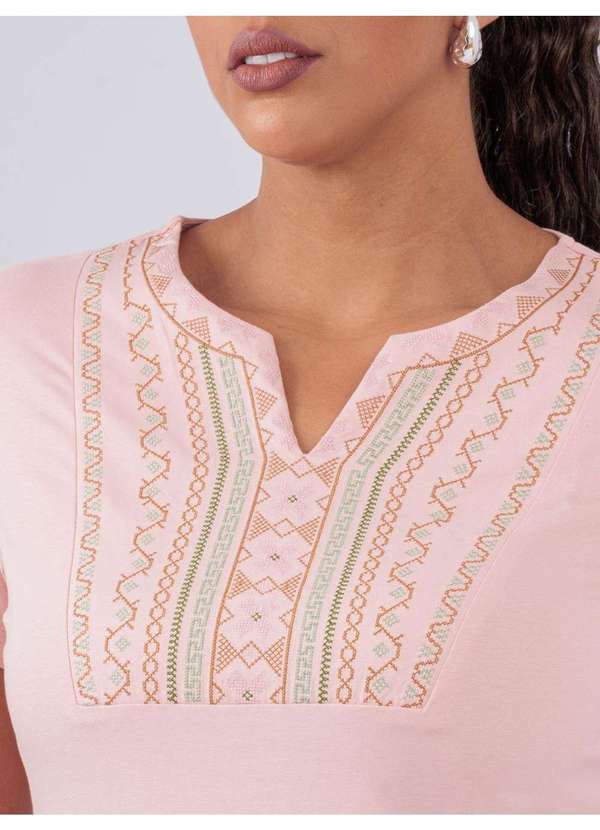 Susie Modas - T-Shirt Gola V Bordado Multicolor Rosa 3