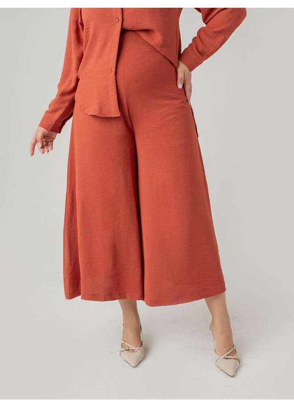 Susie Modas - Calça Pantalona Crepe Heavy Flow Feminino Marrom