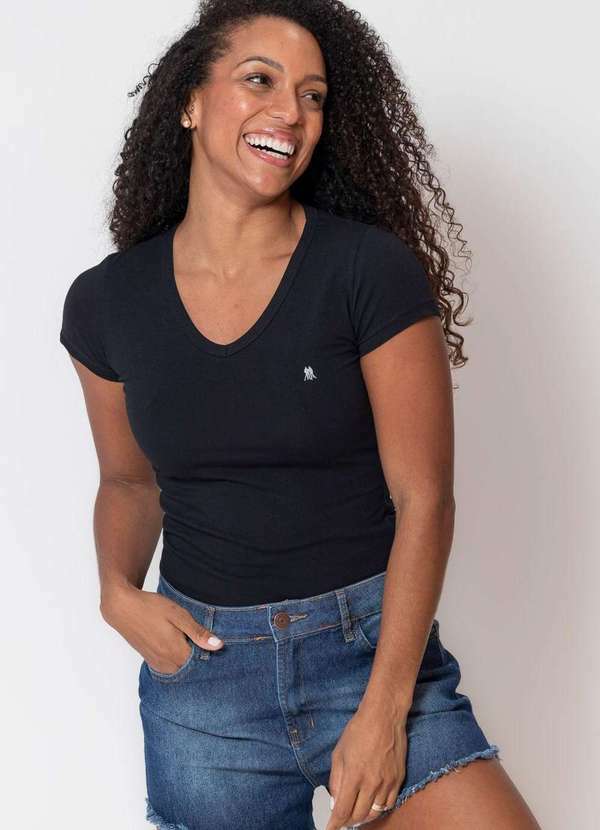 Polo Wear - Camiseta Feminina Decote V Polo Wear Preto Preto