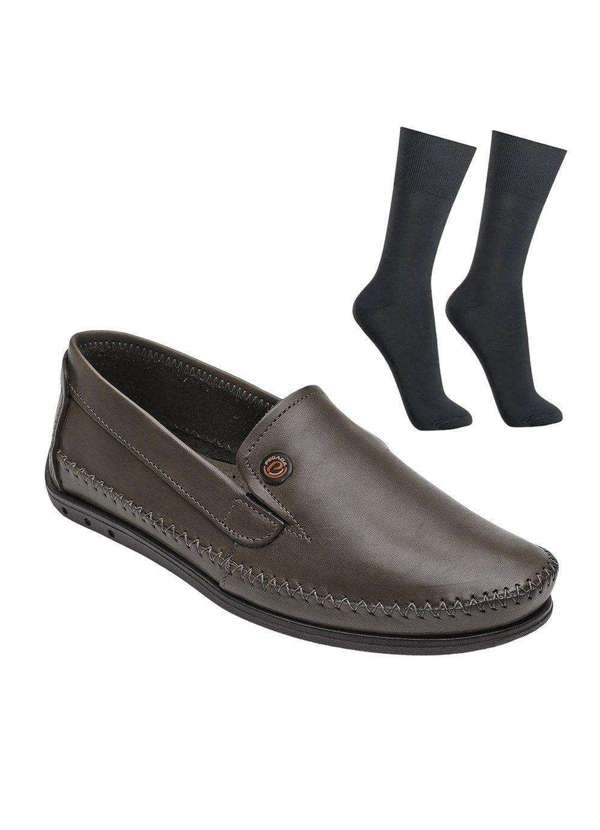 Pegada - Kit Mocassim Pegada Recortes Masculino e par de Meia Marrom