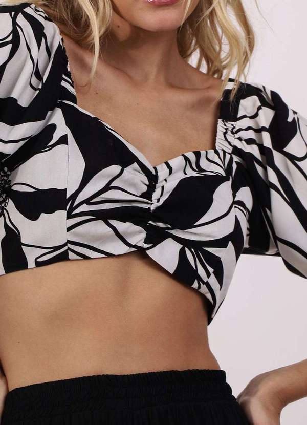 Pequia - Blusa Viscose Cropped Flor em Sombra Pequia Branco 4