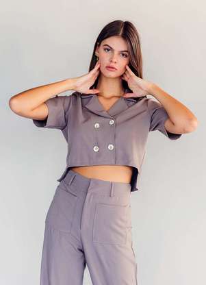 Camisa Cropped San Diego Crepe Manga Curta Lisa Fendi Bege Conigli Design