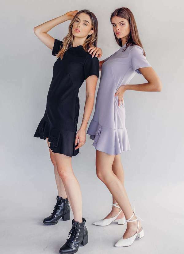 Conigli Design - Vestido Curto Babado Manga Curta Liso Preto 7