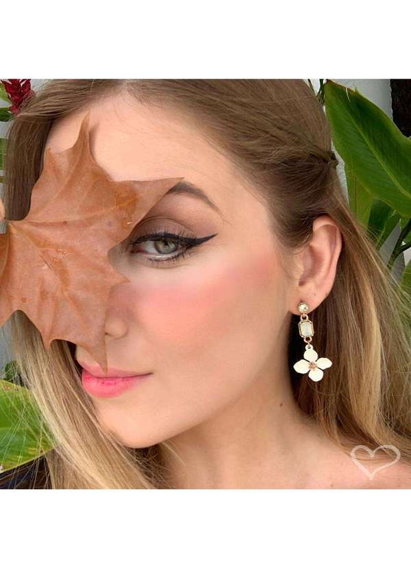 Piuka - Brinco de Flor Acacia Off White Strass White Opal Transparente 3