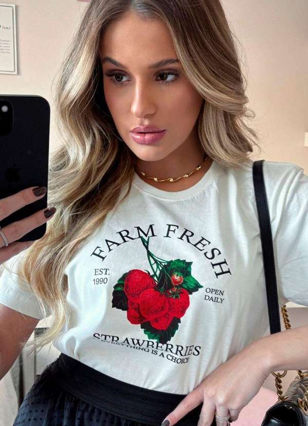 Cianitas - T-Shirt Feminina Off Morango Farm Fresch Bege