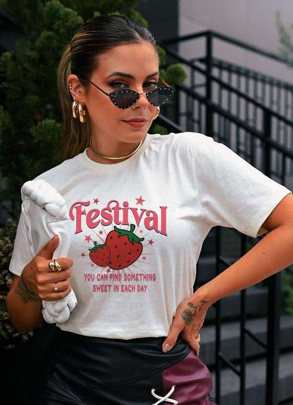 Cianitas - T-Shirt Feminina Off Morango Festival Bege