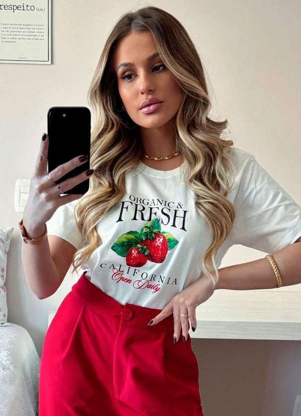 Cianitas - T-Shirt Feminina Off Morango Organic Bege