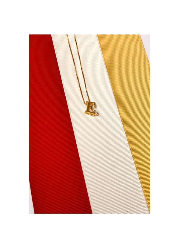 Mônica Rizzi - Colar Pingente de Letra e com Ponto de Luz Semijoia Dourado 3