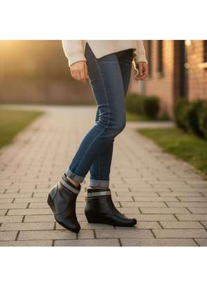 Bota Feminina Cano Baixo Modare 7076113 - MODARE