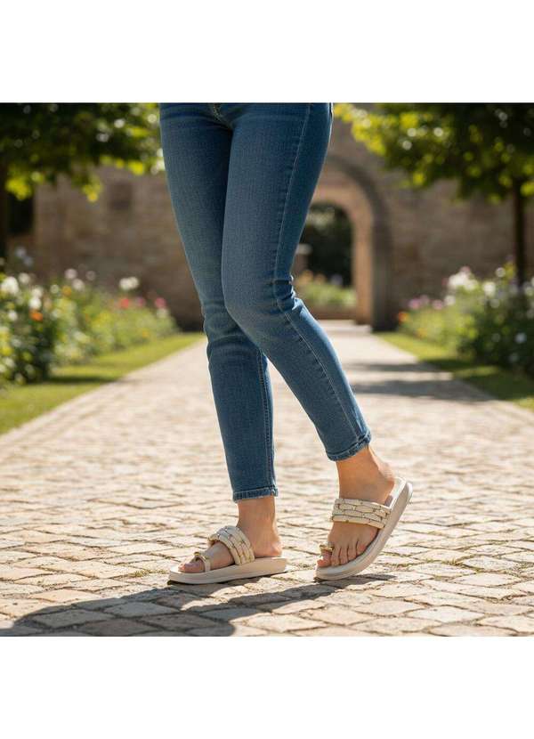 Moleca - Tamanco Feminino Flat Moleca 5556111 Branco/Off 2