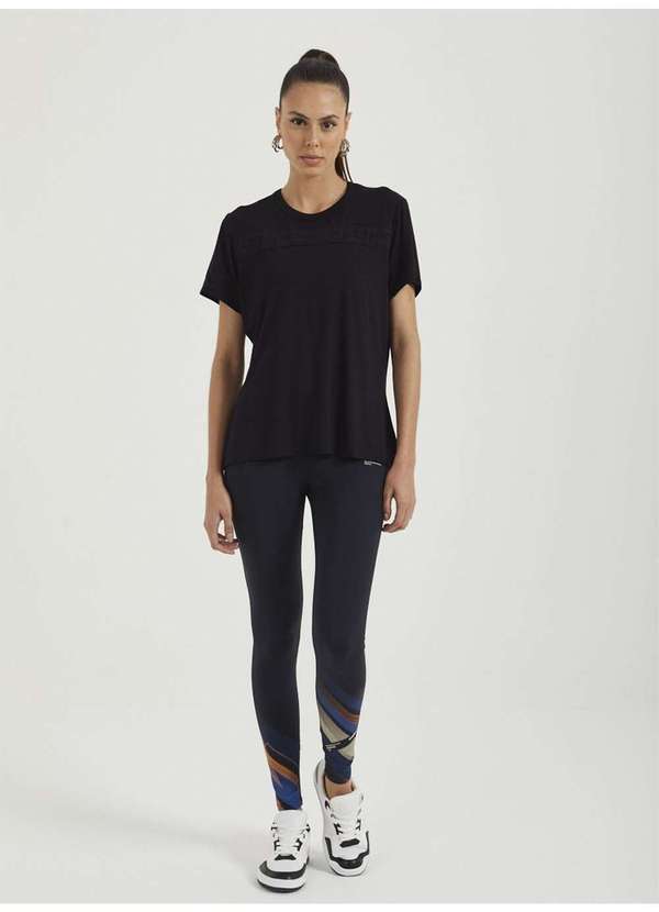 Colcci - Camiseta Manga Curta Sport Perfect Black - Preto 4