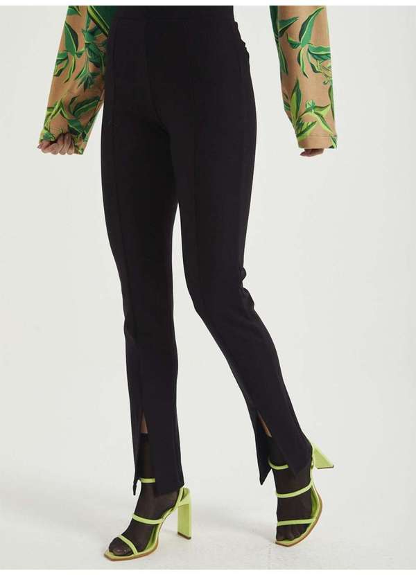 Colcci - Calça Slim com Fendas Sport Style - Preto