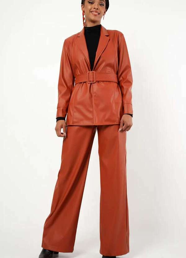 Sly Wear - Blazer Manga Longa com Recortes Pespontados em Poliuretano - Marrom