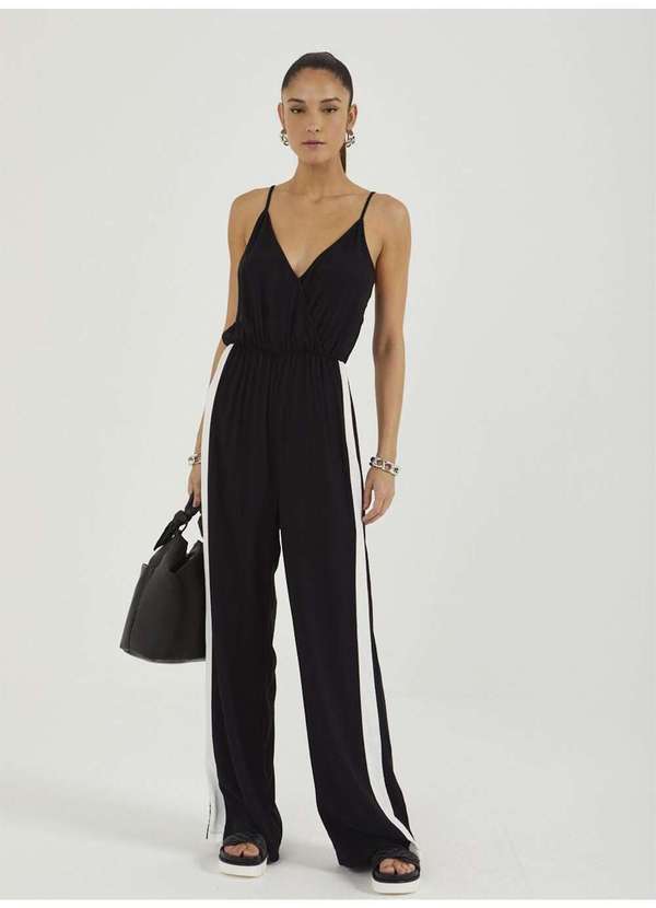 Colcci - Macacão com Recortes Laterais Sport Style - Preto